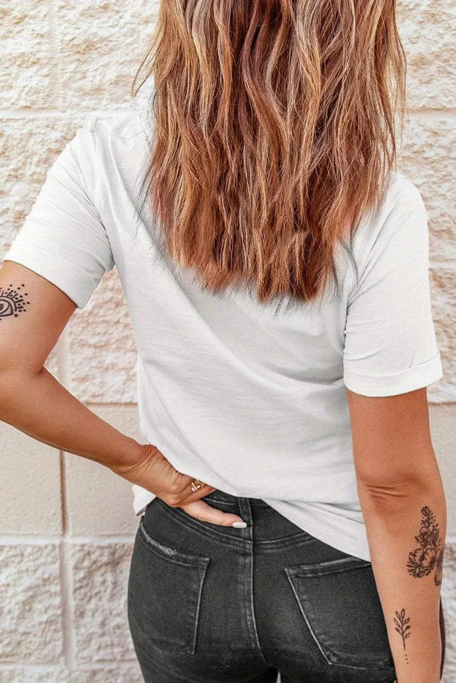 Finger Heart Print Women’s T-Shirt – Short Sleeve, Crew Neck | تي شيرت نسائي بطبعة قلب بالأصابع – كم قصير، ياقة مستديرة